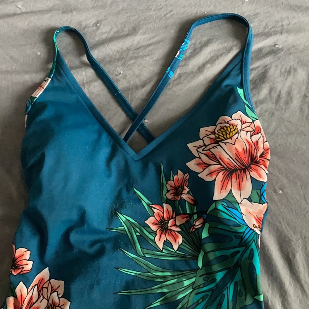 Swimsuit - Picture 2 of 4